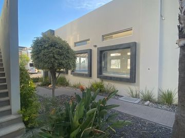 Venta de Casa en Querétaro, Milenio III, en Privada Lucepolis, seguridad 24 hora