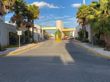 Venta de Casa en Querétaro, Milenio III, en Privada Lucepolis, seguridad 24 hora