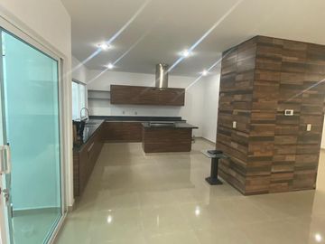 Venta de Casa en Querétaro, Milenio III, en Privada Lucepolis, seguridad 24 hora