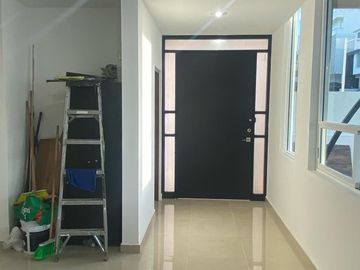 Venta de Casa en Querétaro, Milenio III, en Privada Lucepolis, seguridad 24 hora