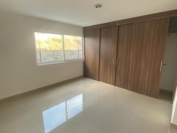 Venta de Casa en Querétaro, Milenio III, en Privada Lucepolis, seguridad 24 hora