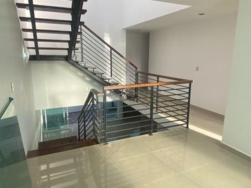Venta de Casa en Querétaro, Milenio III, en Privada Lucepolis, seguridad 24 hora