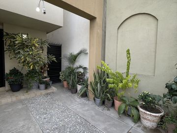 CASA EN VENTA EN LAS LOMAS SECTOR BOSQUES - GARCIA NL