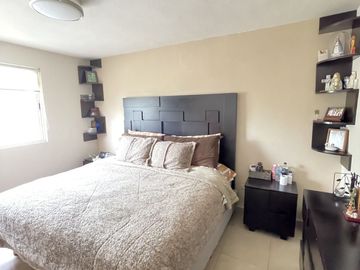 CASA EN VENTA EN LAS LOMAS SECTOR BOSQUES - GARCIA NL