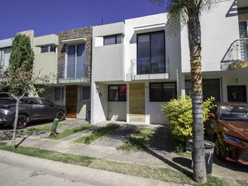 Venta de casa en Valle de San isidro , Zapopan ,Jal
