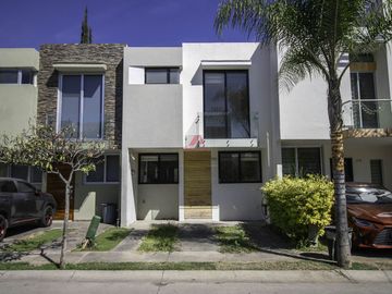 Venta de casa en Valle de San isidro , Zapopan ,Jal