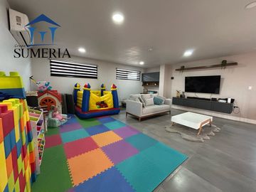 Casa en venta en Residencial Leones