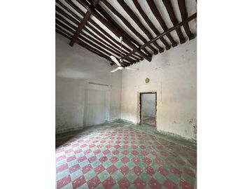 Casona colonial para remodelar en venta en Izamal