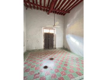Casona colonial para remodelar en venta en Izamal