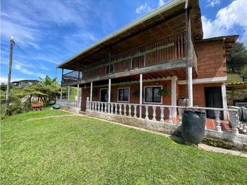 VENTA DE FINCA EN EL PEÑOL. cerca a la piedra