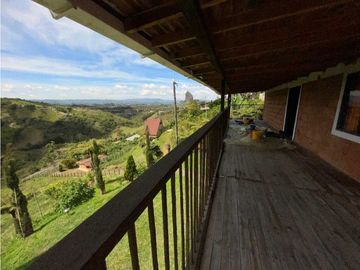 VENTA DE FINCA EN EL PEÑOL. cerca a la piedra