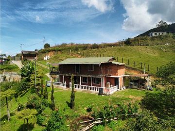 VENTA DE FINCA EN EL PEÑOL. cerca a la piedra