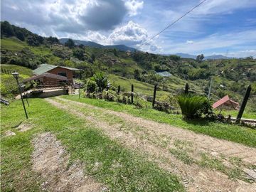 VENTA DE FINCA EN EL PEÑOL. cerca a la piedra