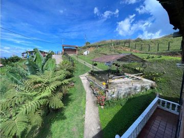 VENTA DE FINCA EN EL PEÑOL. cerca a la piedra