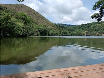 Terreno con Espectacular Vista a la Laguna de Sauce