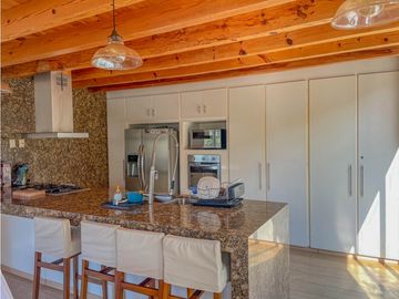 CASA MODERNA EN VENTA Y RENTA, CON EXCELENTE UBICACIÓN EN AVANDARO
