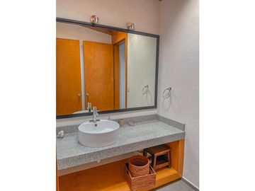CASA MODERNA EN VENTA Y RENTA, CON EXCELENTE UBICACIÓN EN AVANDARO