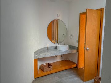 CASA MODERNA EN VENTA Y RENTA, CON EXCELENTE UBICACIÓN EN AVANDARO