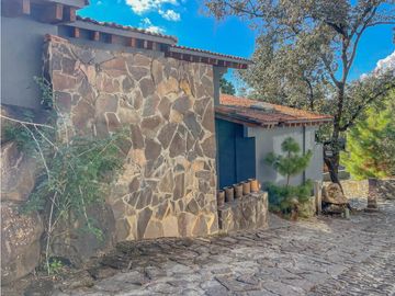 CASA MODERNA EN VENTA Y RENTA, CON EXCELENTE UBICACIÓN EN AVANDARO
