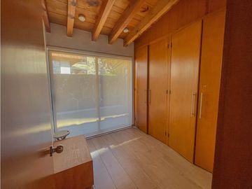 CASA MODERNA EN VENTA Y RENTA, CON EXCELENTE UBICACIÓN EN AVANDARO