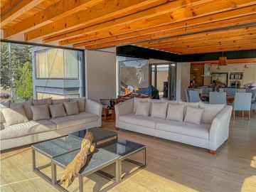 CASA MODERNA EN VENTA Y RENTA, CON EXCELENTE UBICACIÓN EN AVANDARO