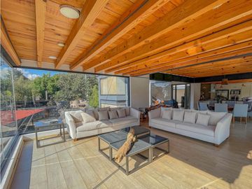 CASA MODERNA EN VENTA Y RENTA, CON EXCELENTE UBICACIÓN EN AVANDARO