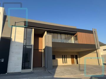 CASA EN VENTA BOSQUES DE LAS MISIONES ZONA CARRETERA NACIONAL SANTIAGO