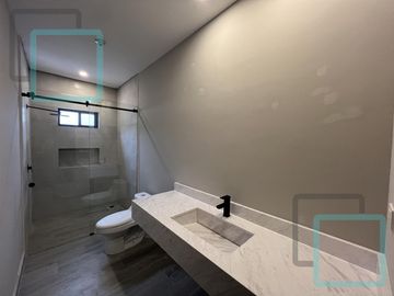 CASA EN VENTA BOSQUES DE LAS MISIONES ZONA CARRETERA NACIONAL SANTIAGO