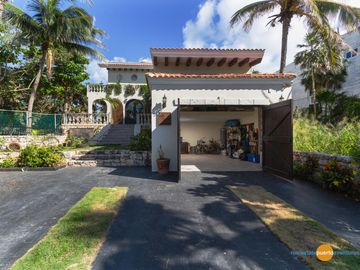 Espectacular Villa en Venta Frente al Mar en Puerto Aventuras - Riviera Maya