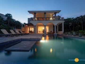 Espectacular Villa en Venta Frente al Mar en Puerto Aventuras - Riviera Maya