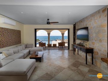 Espectacular Villa en Venta Frente al Mar en Puerto Aventuras - Riviera Maya