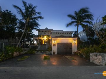 Espectacular Villa en Venta Frente al Mar en Puerto Aventuras - Riviera Maya