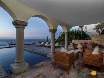 Espectacular Villa en Venta Frente al Mar en Puerto Aventuras - Riviera Maya