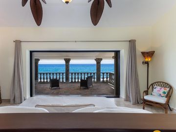 Espectacular Villa en Venta Frente al Mar en Puerto Aventuras - Riviera Maya