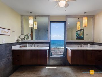Espectacular Villa en Venta Frente al Mar en Puerto Aventuras - Riviera Maya