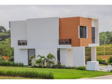 SE VENDE CASAS EN BRISAS DEL GOLF