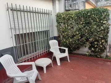 Casa PH en venta en Bernal Centro