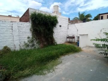 Casa PH en venta en Bernal Centro