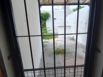 Casa PH en venta en Bernal Centro