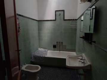 Casa PH en venta en Bernal Centro
