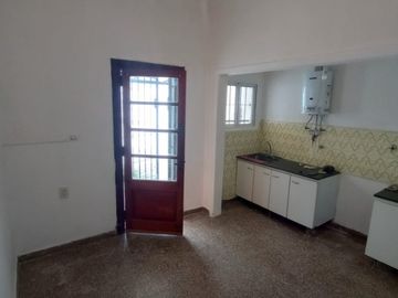 Casa PH en venta en Bernal Centro