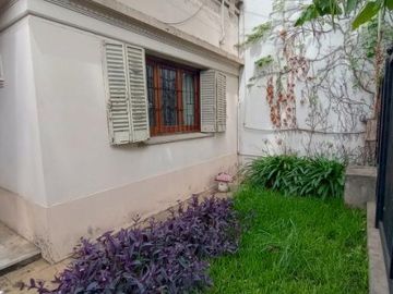 Casa PH en venta en Bernal Centro