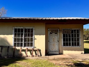 Casa con Importante parque entre Colón y San José