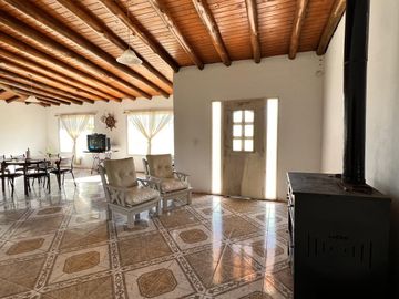 Casa con Importante parque entre Colón y San José