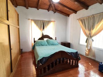 Casa con Importante parque entre Colón y San José