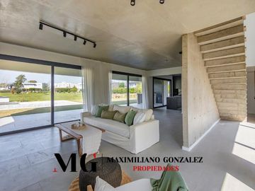 Casa en venta, 6 ambientes. Terralagos, Canning