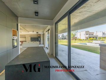 Casa en venta, 6 ambientes. Terralagos, Canning