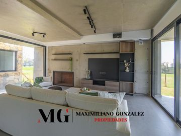 Casa en venta, 6 ambientes. Terralagos, Canning