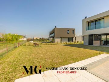 Casa en venta, 6 ambientes. Terralagos, Canning