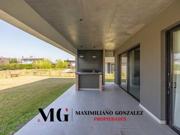 Casa en venta, 6 ambientes. Terralagos, Canning